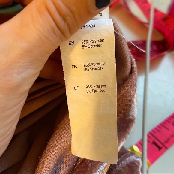 Cabin Fever‎ long  sleeved top - Picture 10 of 10